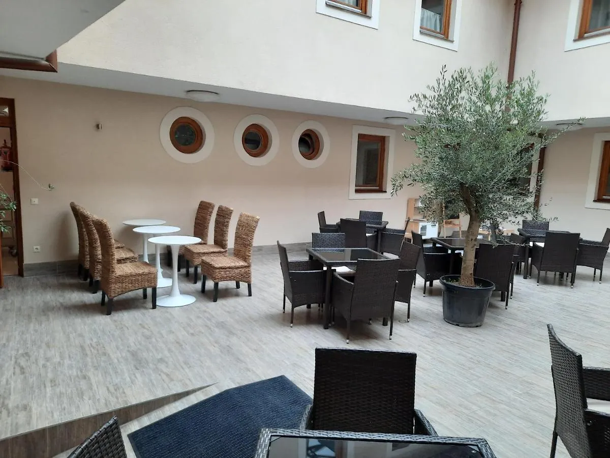 Vegvari Hotel 埃格尔