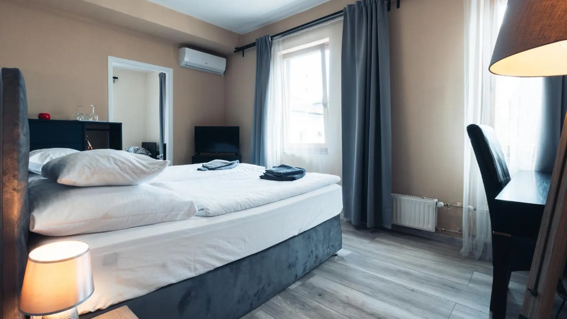 Vegvari Hotel 埃格尔